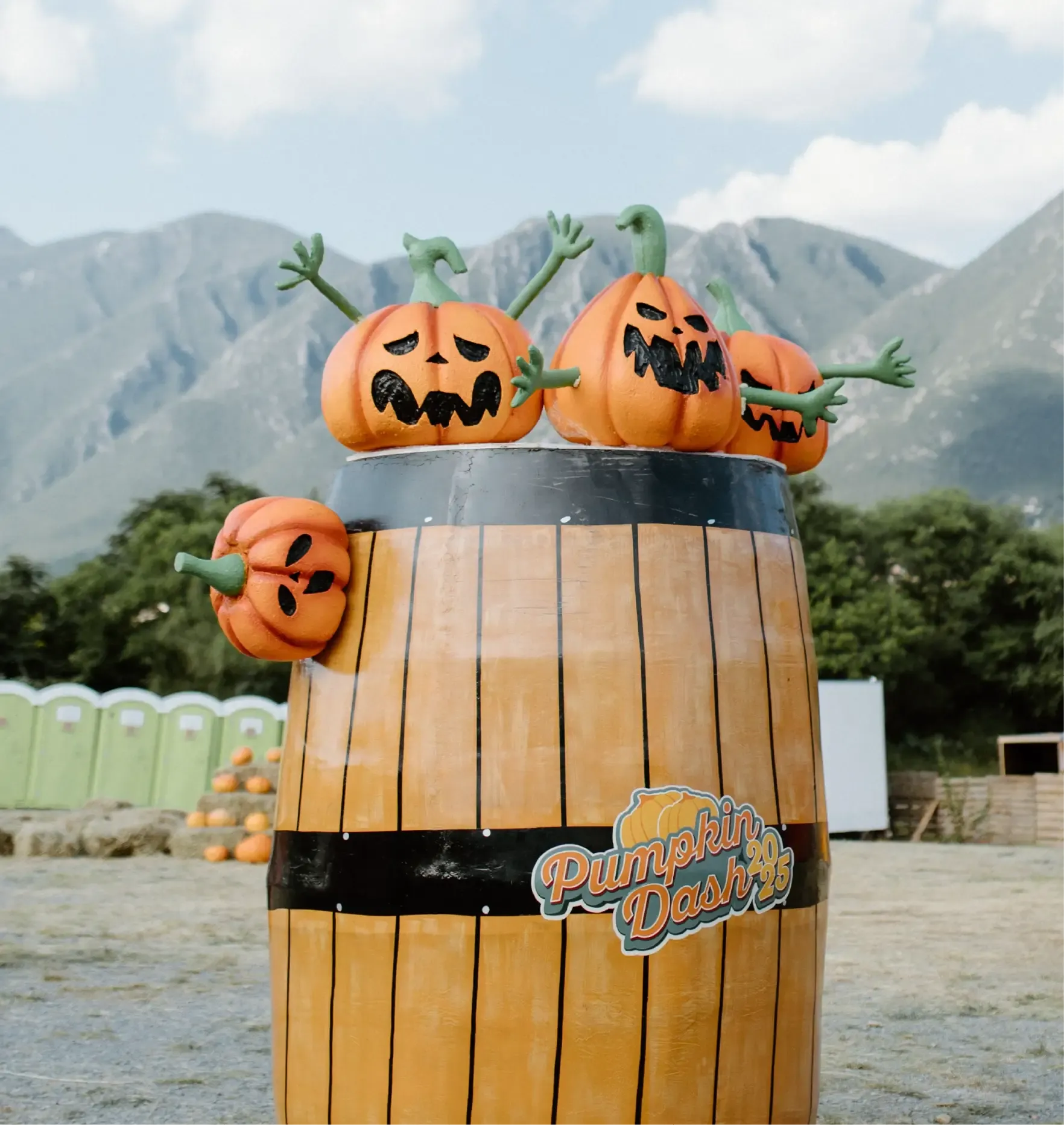 Barril decorado con calabazas