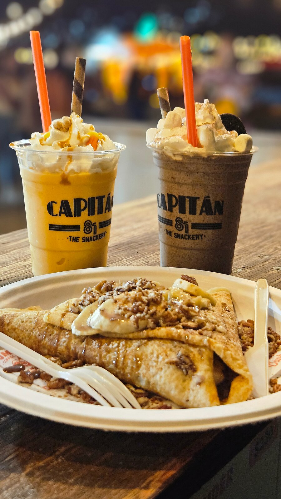 Frappes con crema batida y poptes
